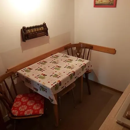 Apartment Low Budget Studio Nostalgia, Ski And Mountain Walking Apt, By Apts Ged