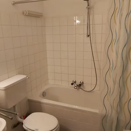 Low Budget Studio Nostalgia, Ski And Mountain Walking Apt, By Apts Ged Apartment