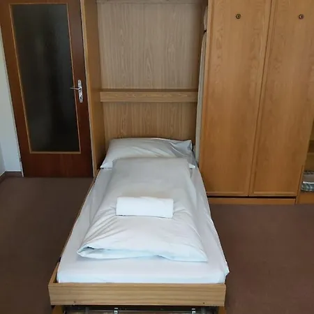 Low Budget Studio Nostalgia, Ski And Mountain Walking Apt, By Apts Ged Apartment *