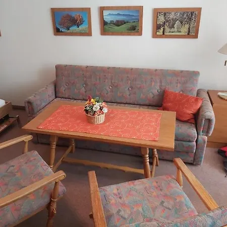 Low Budget Studio Nostalgia, Ski And Mountain Walking Apt, By Apts Ged *